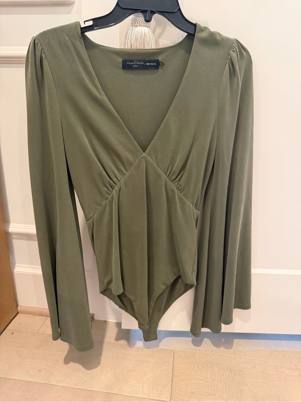 House of Harlow 1960 Olive Green V-Neck Long Sleeve Bodysuit